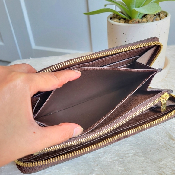 🍁 Authentic LOUIS VUITTON Zippy Wallet Damier Ebene - Picture 5 of 16